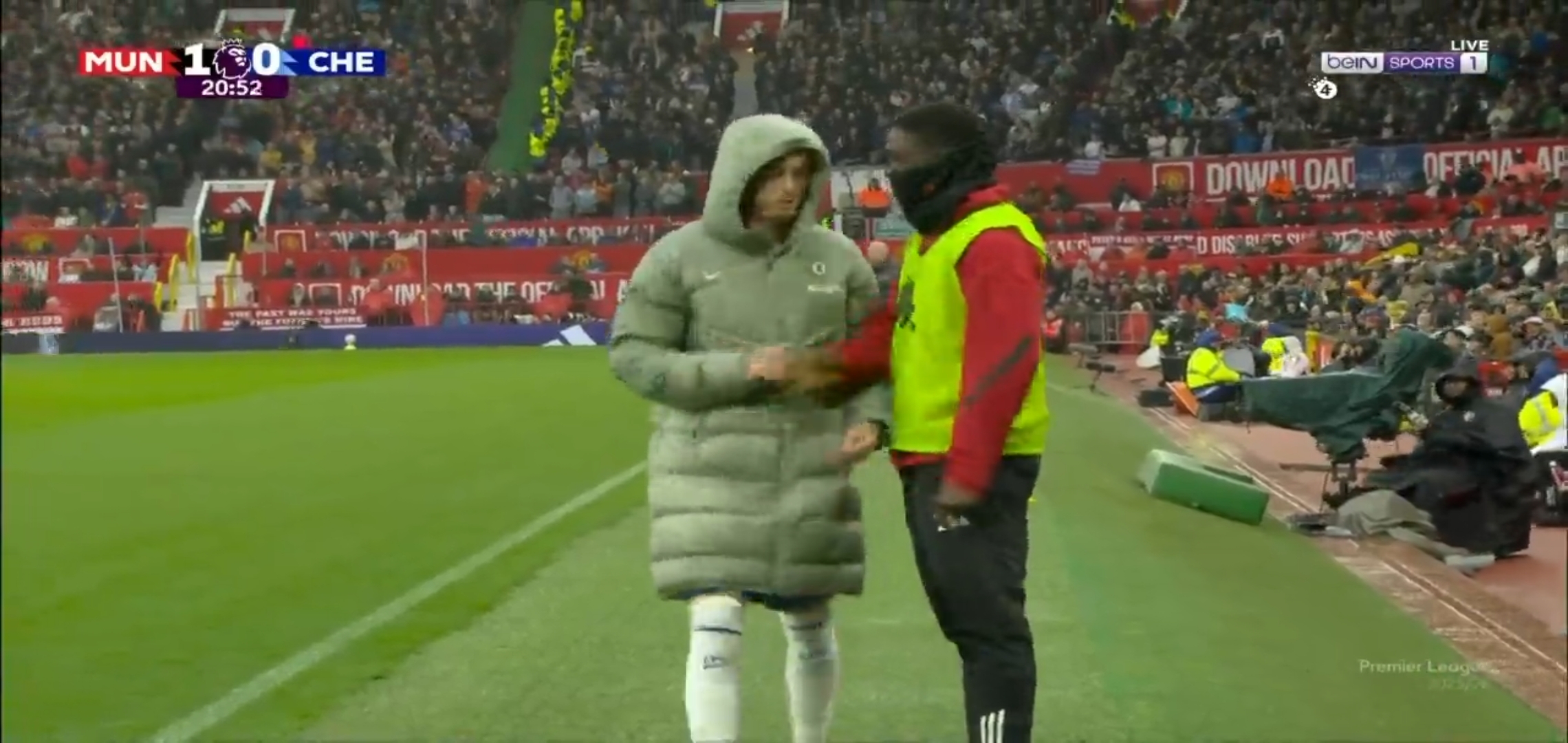 Theory Emerges Over Cole Palmer Comment to Kobbie Mainoo After Substitution